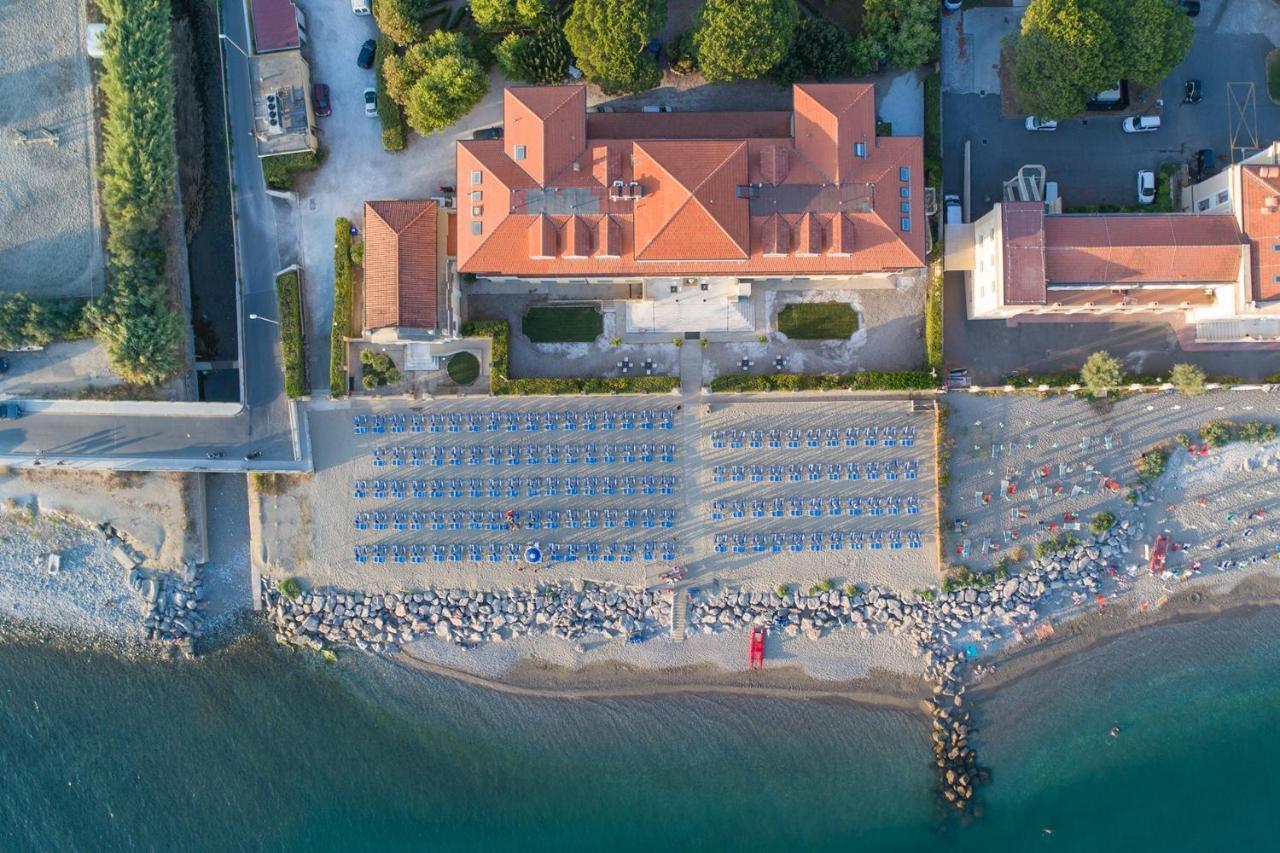 Готель Casa F.A.C.I Марина-ді-Масса Екстер'єр фото